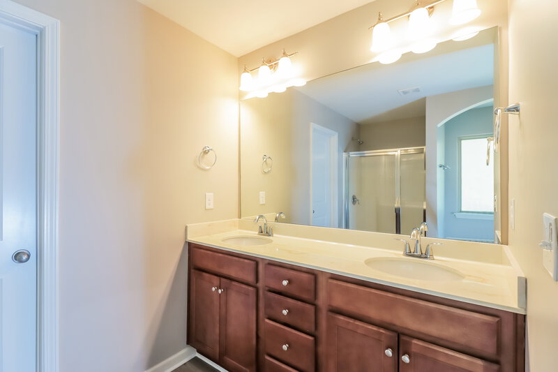 2,735/Mo, 117 Worthing Ln Fairburn, GA 30213 Main Bathroom View