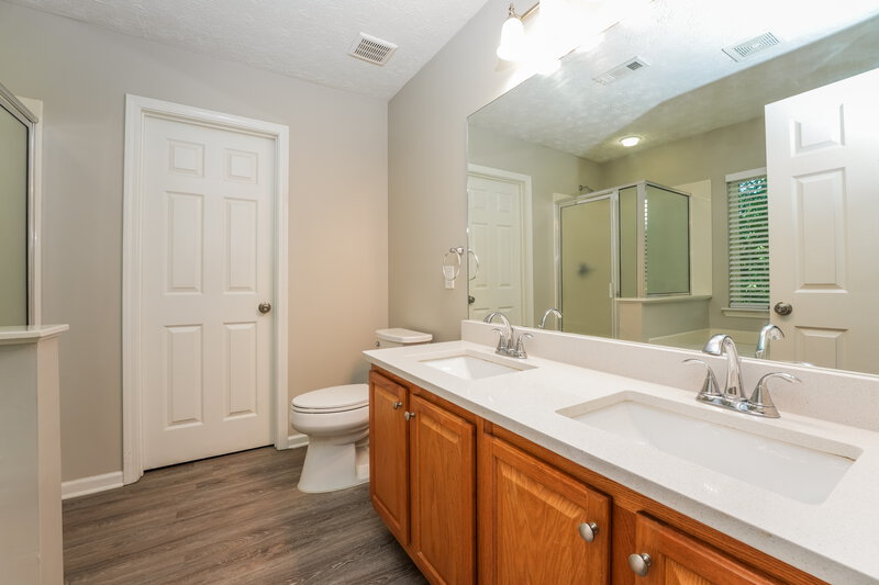 2,425/Mo, 607 Leaflet Ives Trl Lawrenceville, GA 30045 Main Bathroom View