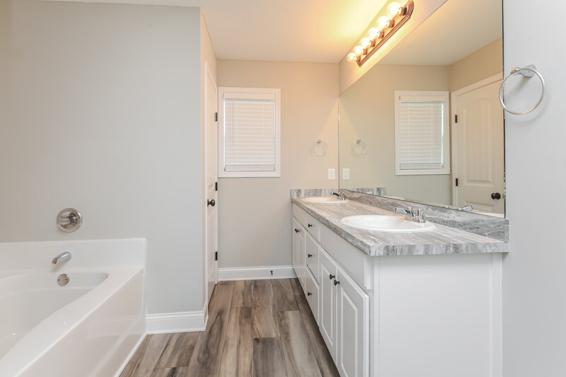 2,210/Mo, 210 Heartland Cir Winder, GA 30680 Main Bathroom View