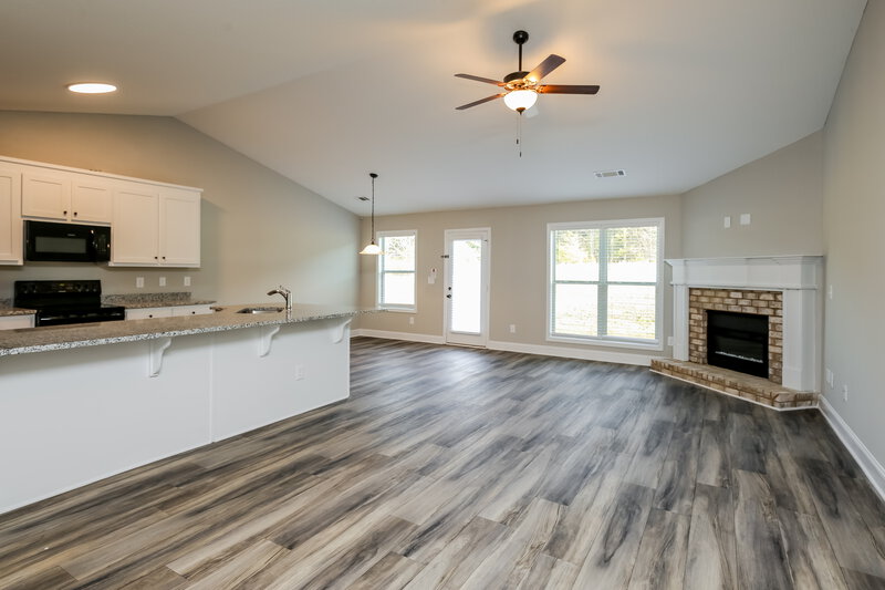 2,050/Mo, 184 Heartland Cir Unit 75 Winder, GA 30680 Living Room View 2