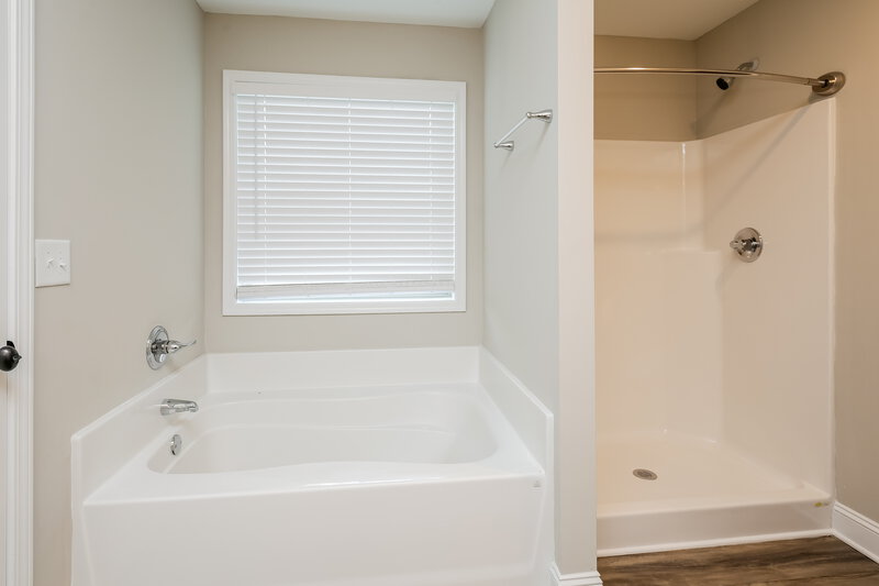 2,050/Mo, 184 Heartland Cir Unit 75 Winder, GA 30680 Main Bathroom View