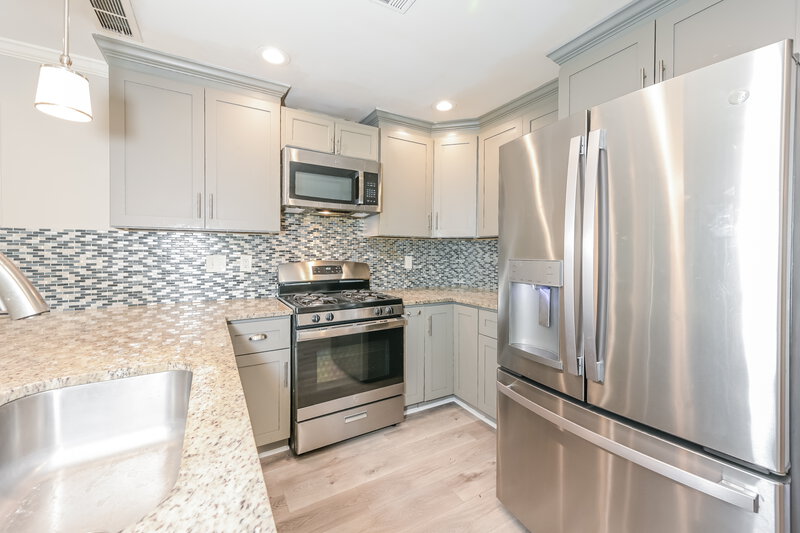 2,360/Mo, 2570 Broadmoor Ct Snellville, GA 30039 Kitchen View 2