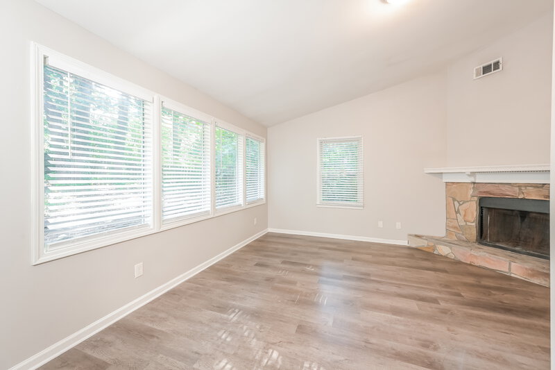 2,360/Mo, 2570 Broadmoor Ct Snellville, GA 30039 Sun Room View