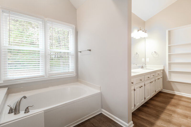 2,705/Mo, 2570 Broadmoor Ct Snellville, GA 30039 Main Bathroom View