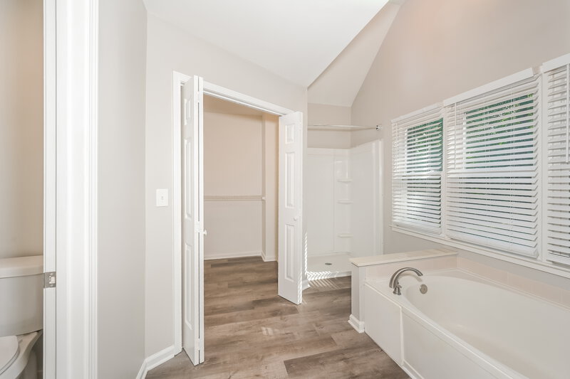 2,360/Mo, 2570 Broadmoor Ct Snellville, GA 30039 Main Bathroom View