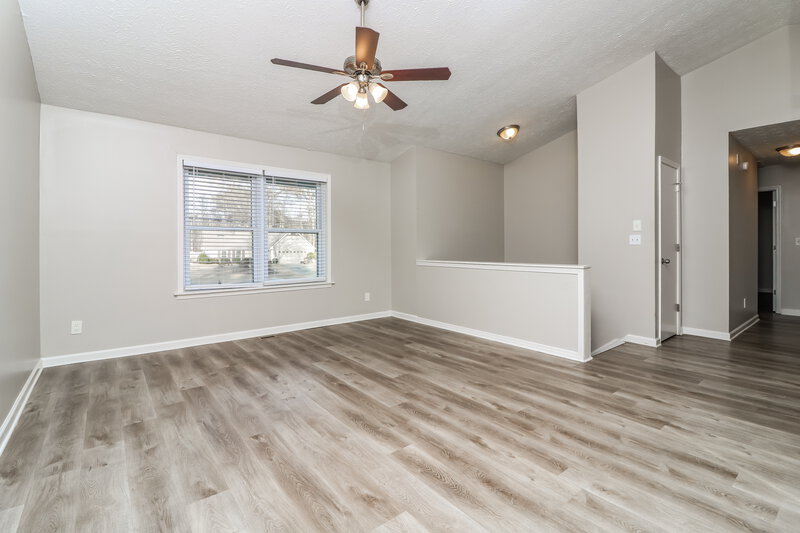 2,210/Mo, 5375 Olde Mill Dr NE Woodstock, GA 30188 Living Room View 2