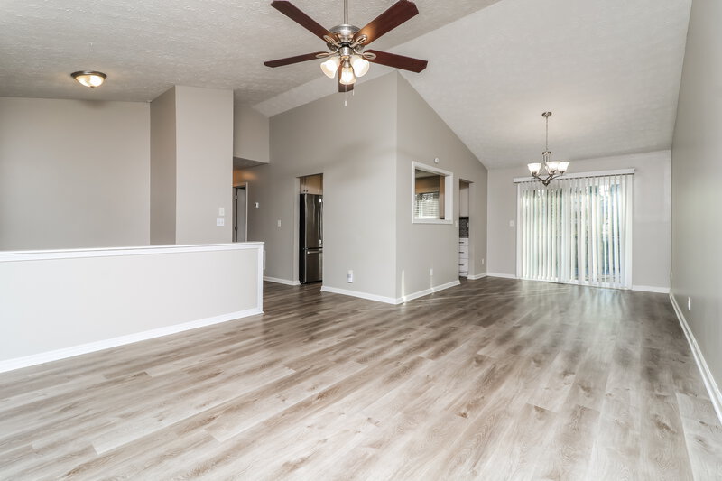 2,210/Mo, 5375 Olde Mill Dr NE Woodstock, GA 30188 Living Room View 3