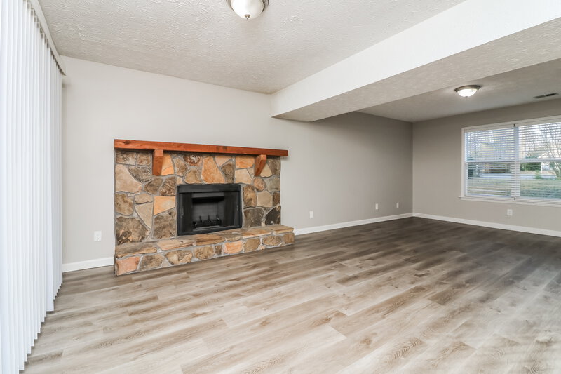 2,210/Mo, 5375 Olde Mill Dr NE Woodstock, GA 30188 Family Room View