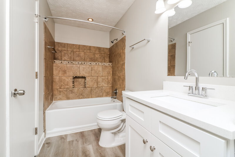 2,210/Mo, 5375 Olde Mill Dr NE Woodstock, GA 30188 Main Bathroom View