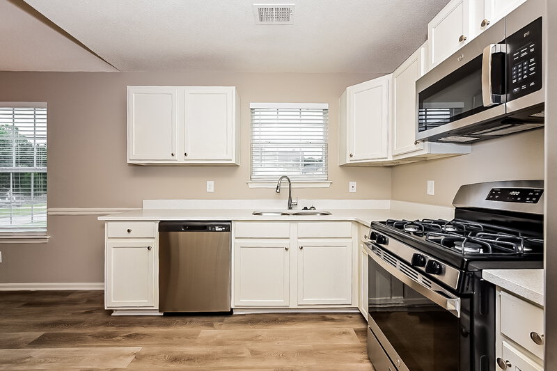 1,895/Mo, 208 Ernestine Way Stockbridge, GA 30281 Kitchen View 2