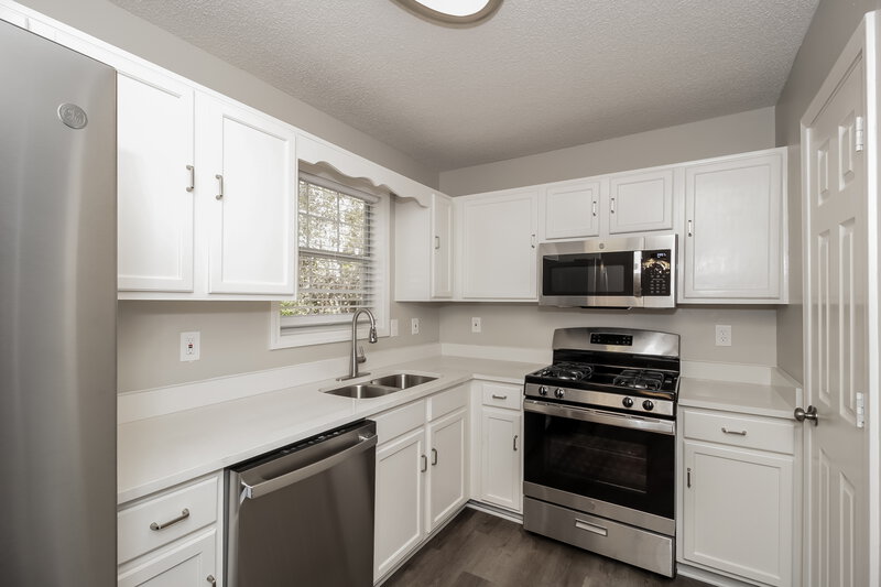 1,805/Mo, 434 Ivy Crest Dr Dallas, GA 30157 Kitchen View