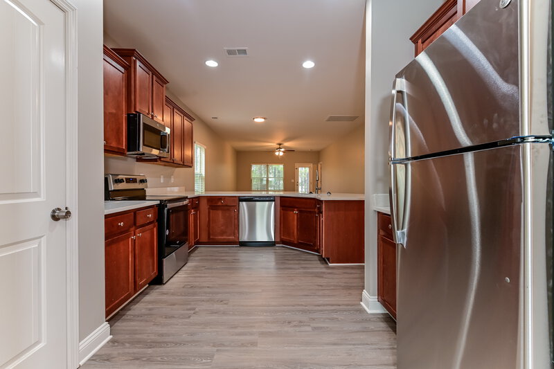 2,070/Mo, 5084 Summerview Ln Morrow, GA 30260 Kitchen View