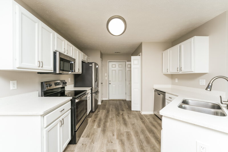 1,900/Mo, 731 Sugar Oak Ln Lawrenceville, GA 30043 Kitchen View