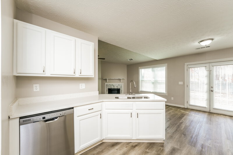 1,900/Mo, 731 Sugar Oak Ln Lawrenceville, GA 30043 Kitchen View 2
