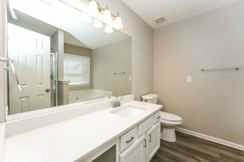 1,900/Mo, 731 Sugar Oak Ln Lawrenceville, GA 30043 Main Bathroom View