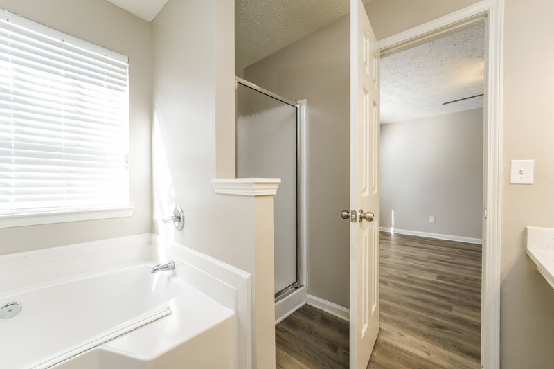 1,900/Mo, 731 Sugar Oak Ln Lawrenceville, GA 30043 Main Bathroom View 2