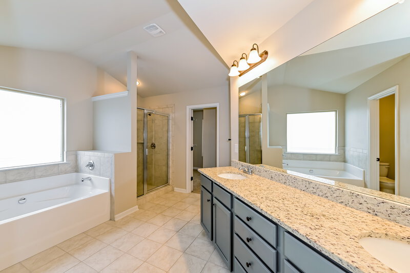 2,750/Mo, 272 Villa Grande Dr Locust Grove, GA 30248 Main Bathroom View