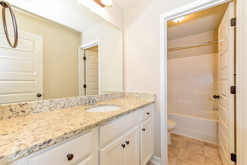 2,750/Mo, 272 Villa Grande Dr Locust Grove, GA 30248 Bathroom View