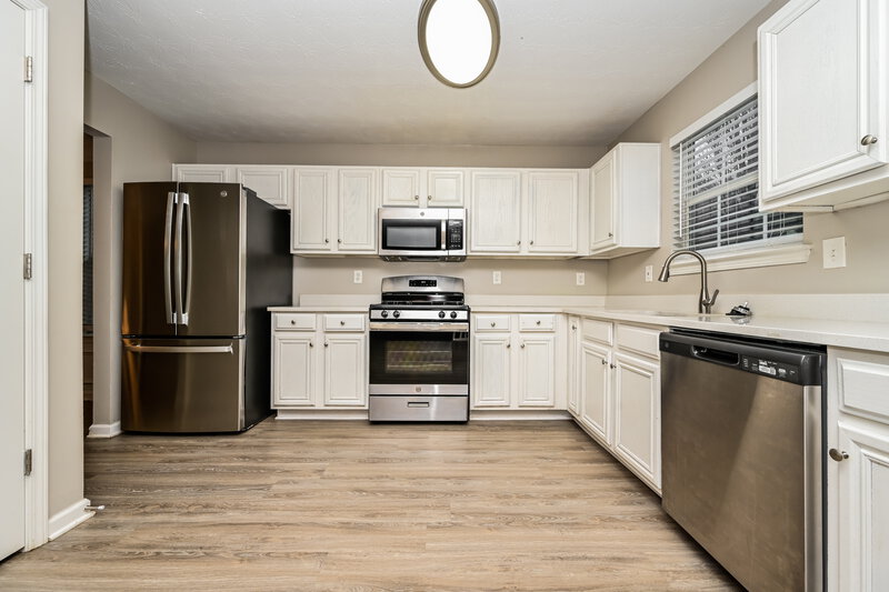 2,170/Mo, 290 Spring Lake Ter Covington, GA 30016 Kitchen View 2