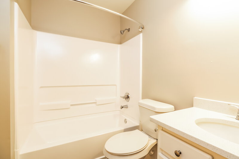 2,085/Mo, 428 Eglington Trl Locust Grove, GA 30248 Bathroom View