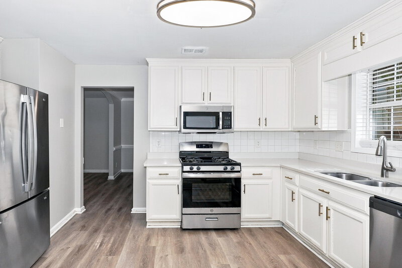 2,415/Mo, 220 Hunters Chase McDonough, GA 30253 Kitchen View 2