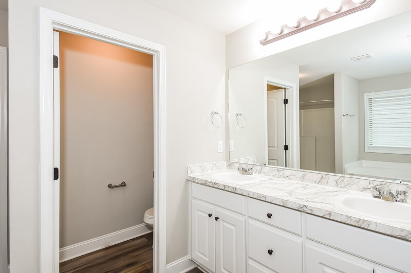 2,125/Mo, 222 Heartland Cir Winder, GA 30680 Main Bathroom View