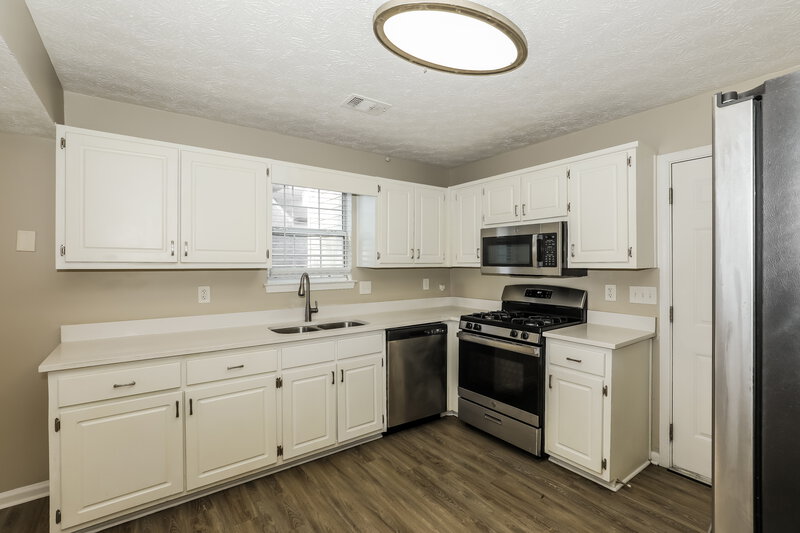 1,850/Mo, 7196 Williamsburg Dr Riverdale, GA 30274 Kitchen View