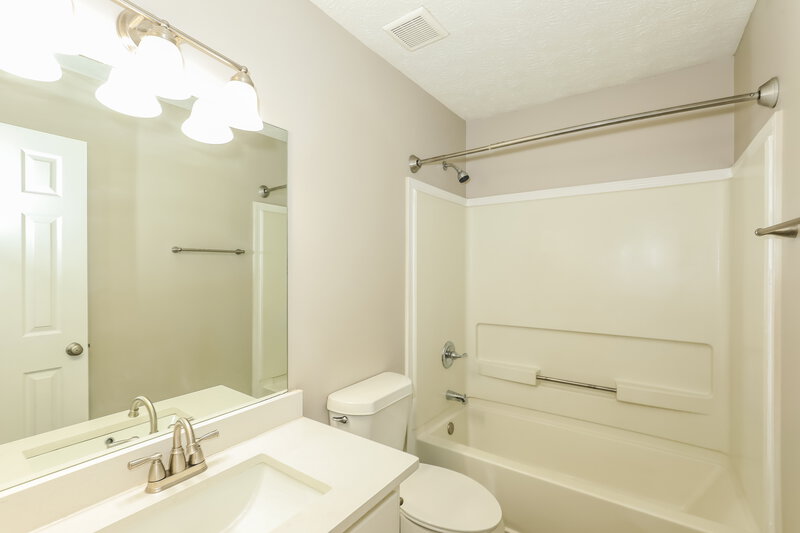 1,850/Mo, 7196 Williamsburg Dr Riverdale, GA 30274 Bathroom View