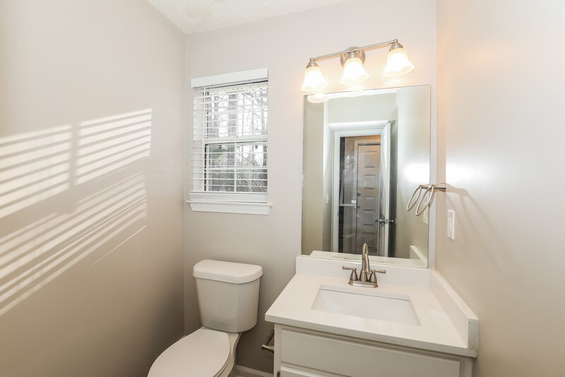 1,850/Mo, 7196 Williamsburg Dr Riverdale, GA 30274 Bathroom View 2