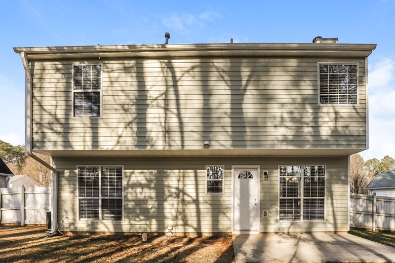 1,850/Mo, 7196 Williamsburg Dr Riverdale, GA 30274 Rear View