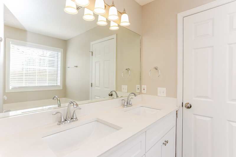 2,025/Mo, 259 Natchez Cir Winder, GA 30680 Main Bathroom View