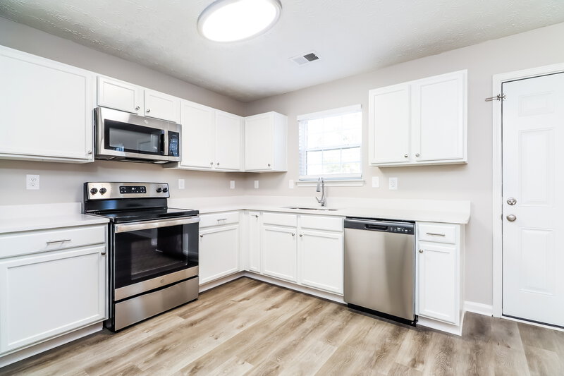 2,185/Mo, 255 Millstone Drive Hampton, GA 30228 Kitchen View 2