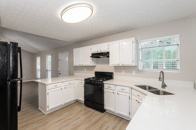 1,905/Mo, 555 Thomas Downs Way Jonesboro, GA 30238 Kitchen View