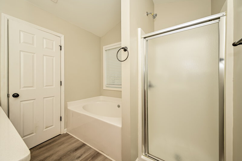 1,860/Mo, 6697 Biscayne Blvd Rex, GA 30273 Main Bathroom View 2