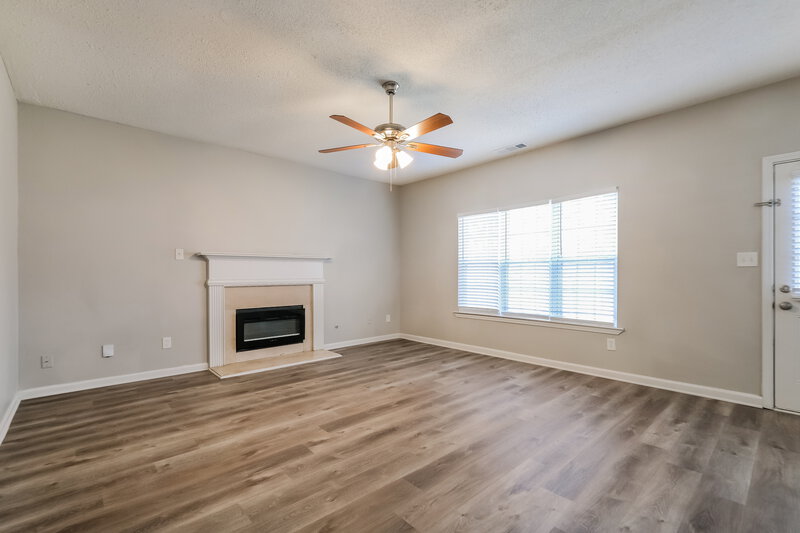 2,310/Mo, 3715 Summit Trce Decatur, GA 30034 Living Room View