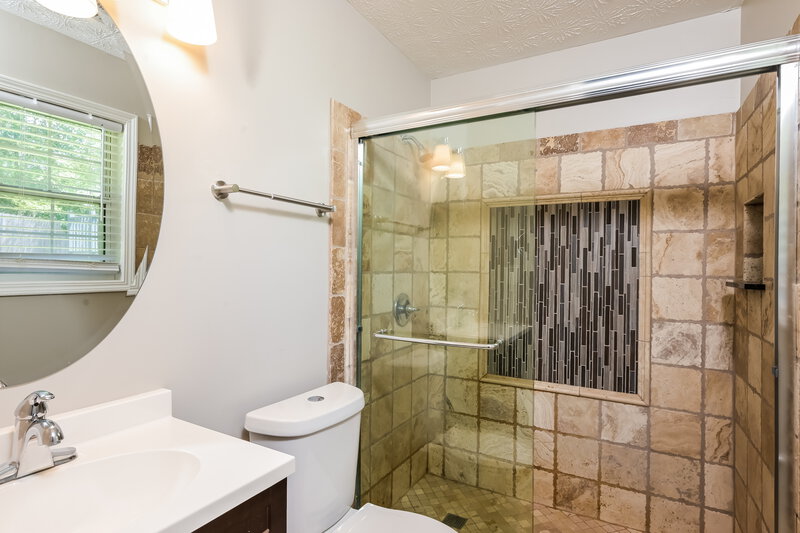 2,650/Mo, 2981 Landmark Dr SE Conyers, GA 30094 Main Bathroom View