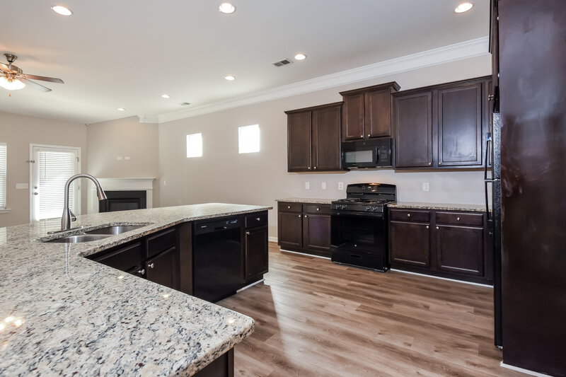 2,060/Mo, 366 Boulder Run Hiram, GA 30141 Kitchen View 2