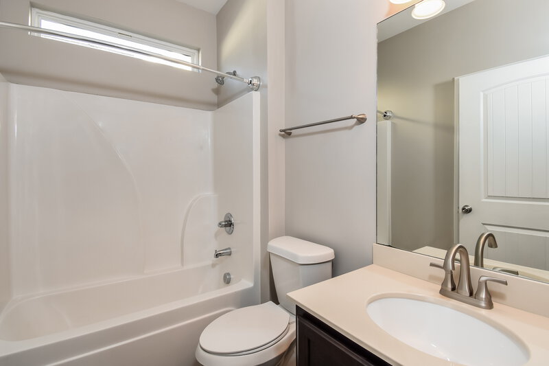 2,060/Mo, 366 Boulder Run Hiram, GA 30141 Bathroom View