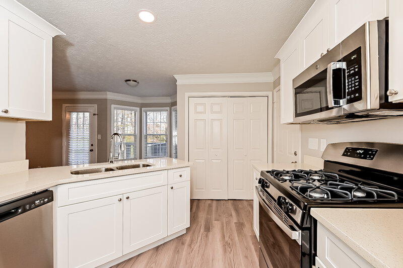 2,525/Mo, 436 Cannonball Court Stockbridge, GA 30281 Kitchen View 2