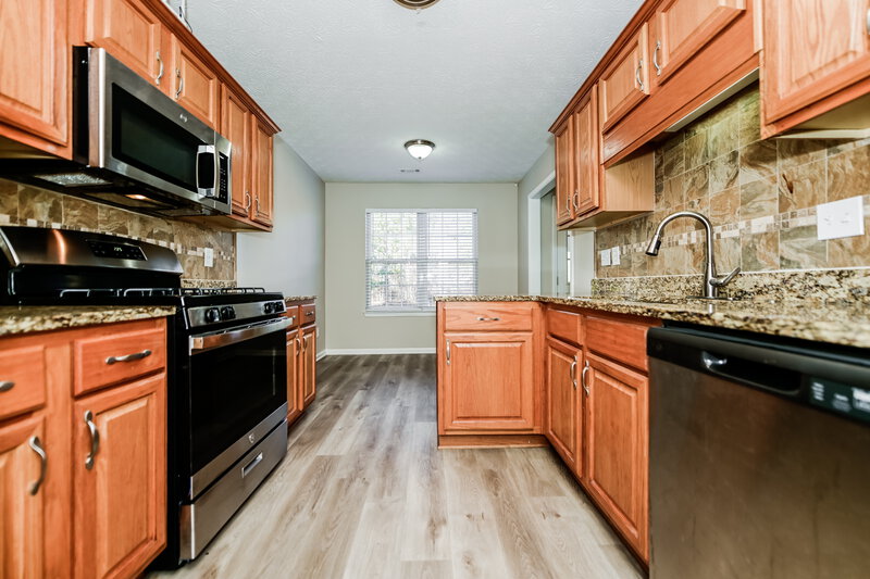 2,535/Mo, 11712 Spring Lake Way Fayetteville, GA 30215 Kitchen View