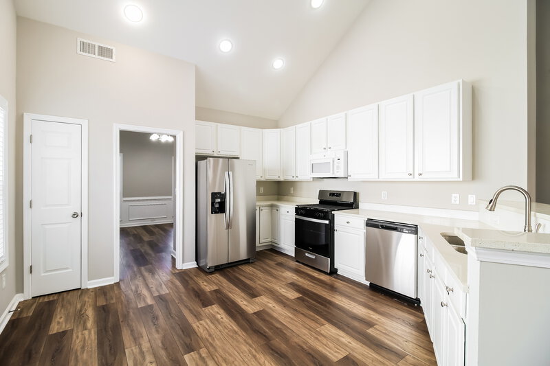 2,180/Mo, 210 Fitzgerald Pl Atlanta, GA 30349 Kitchen View 2