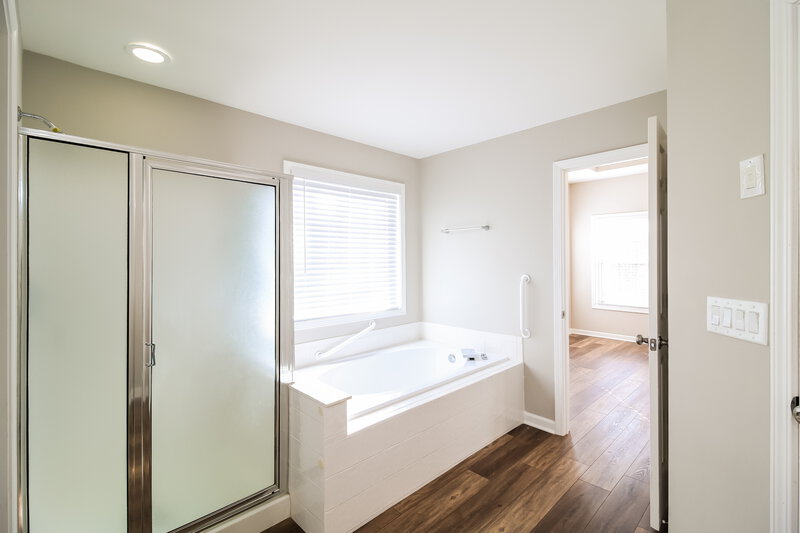 2,180/Mo, 210 Fitzgerald Pl Atlanta, GA 30349 Main Bathroom View
