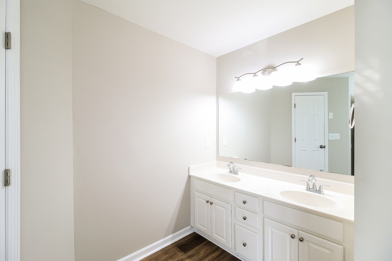2,180/Mo, 210 Fitzgerald Pl Atlanta, GA 30349 Bathroom View