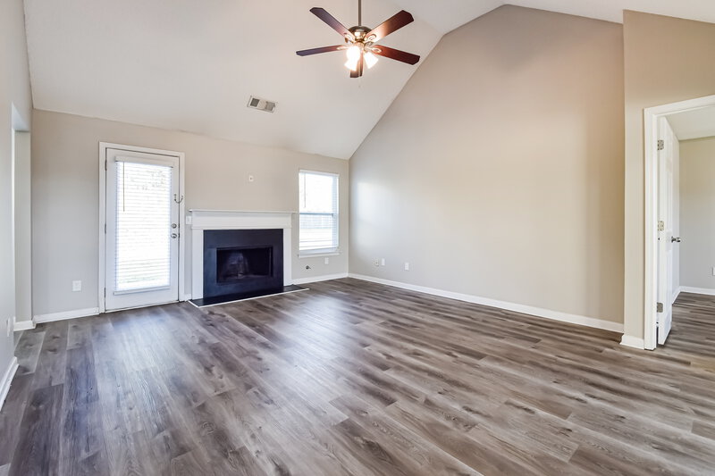 2,080/Mo, 816 Oakview Trce Atlanta, GA 30349 Living Room View
