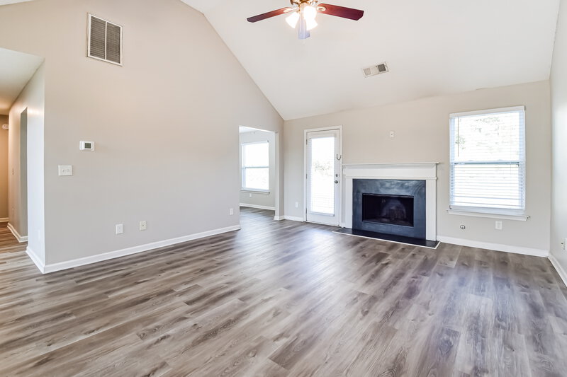 2,080/Mo, 816 Oakview Trce Atlanta, GA 30349 Living Room View 2