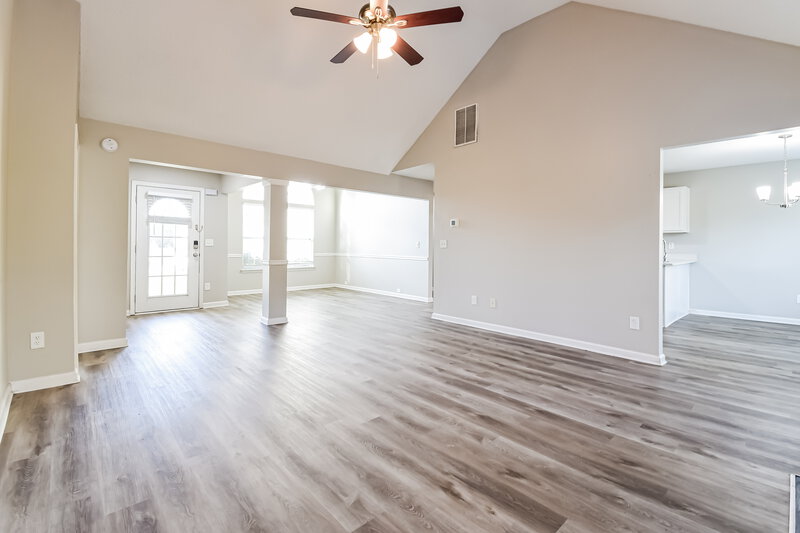 2,080/Mo, 816 Oakview Trce Atlanta, GA 30349 Living Room View 3