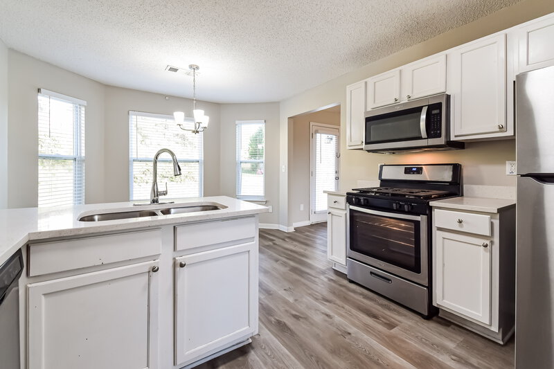 2,080/Mo, 816 Oakview Trce Atlanta, GA 30349 Kitchen View