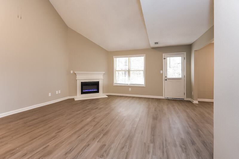 2,840/Mo, 4495 Chestnut Lake Ave Lithonia, GA 30038 Living Room View 2