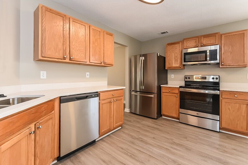 2,840/Mo, 4495 Chestnut Lake Ave Lithonia, GA 30038 Kitchen View 2