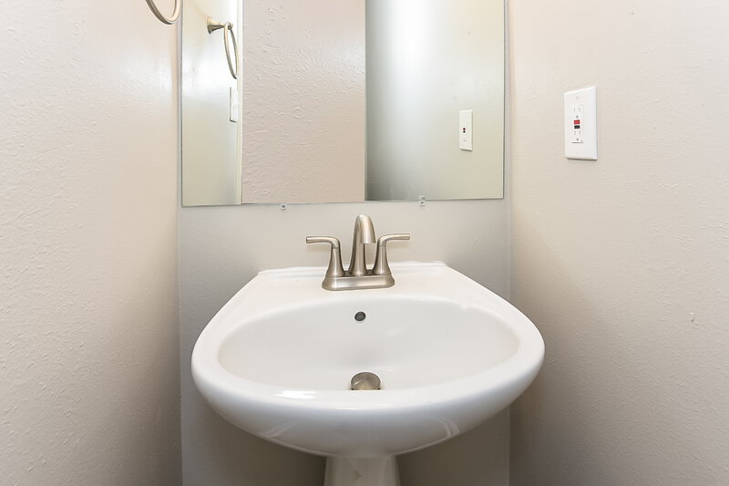 2,840/Mo, 4495 Chestnut Lake Ave Lithonia, GA 30038 Bathroom View 2